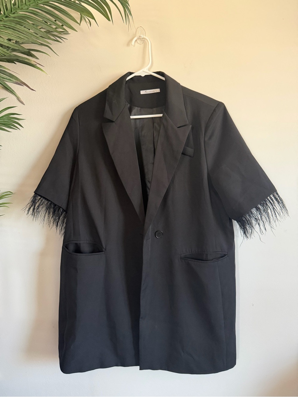 AmyEnjoyLife Women's Black Feather Sleeve Single Breasted Longline Blazer Size L